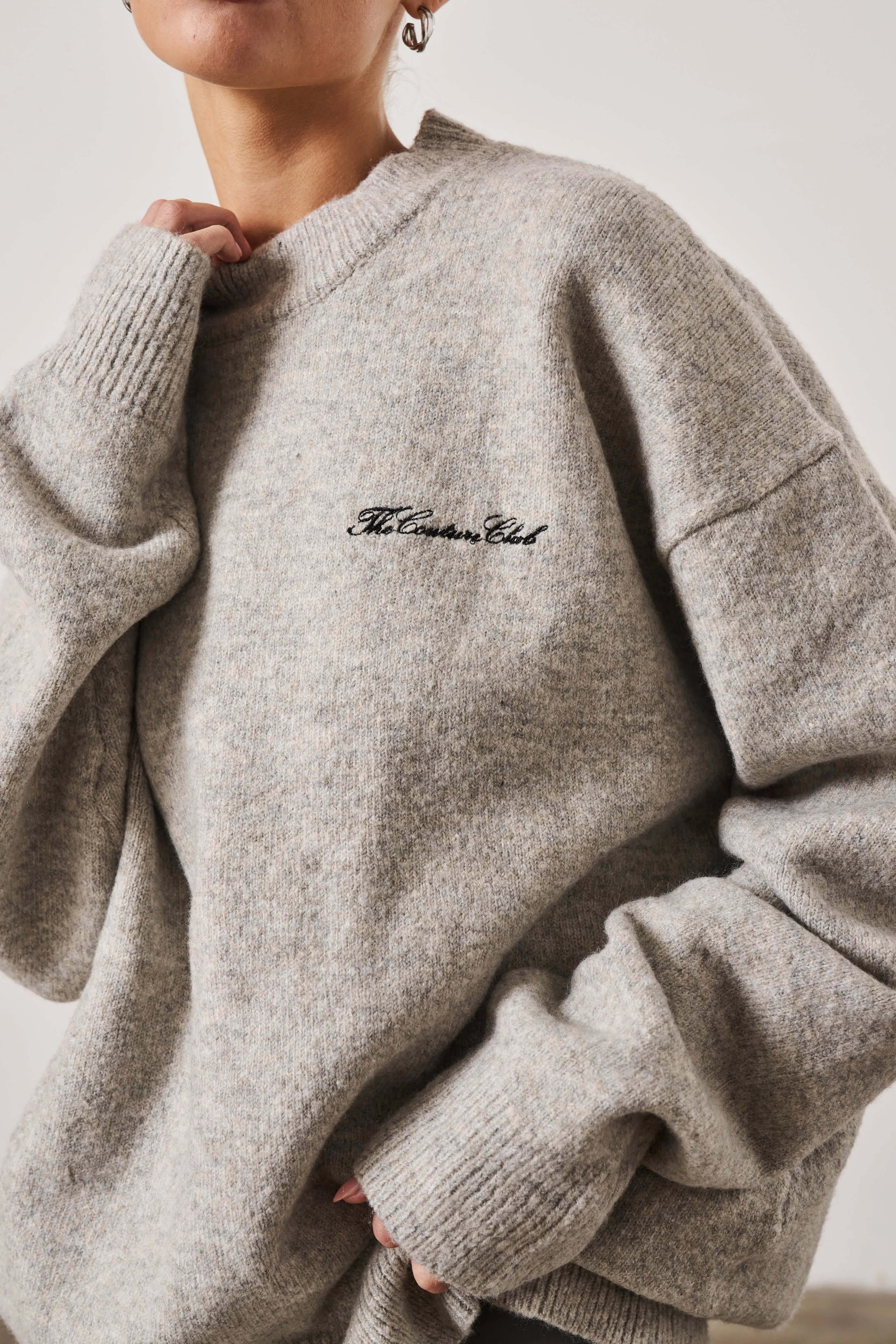 COUTURE SCRIPT KNITTED CREW - GREY