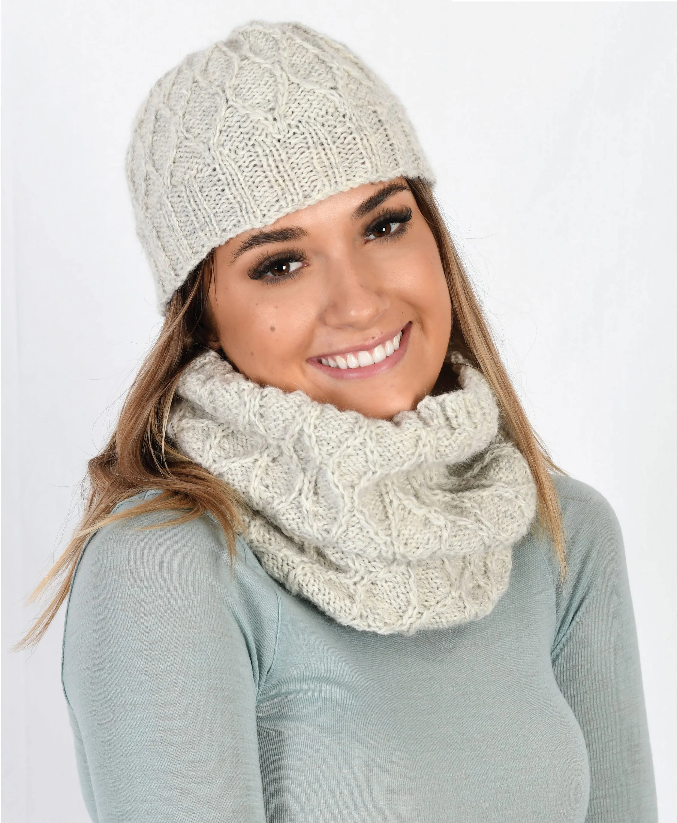 FREE Diamond Hat and Cowl Pattern - Alpaca Worsted Yarn