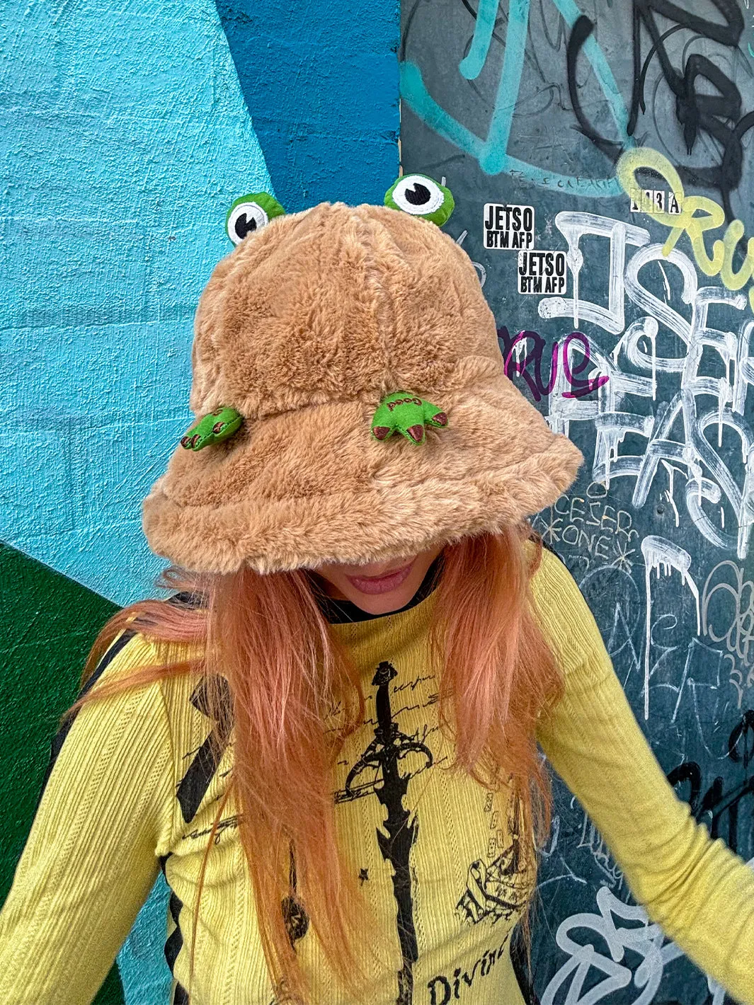 FROGGY FUZZY HAT - CAMEL