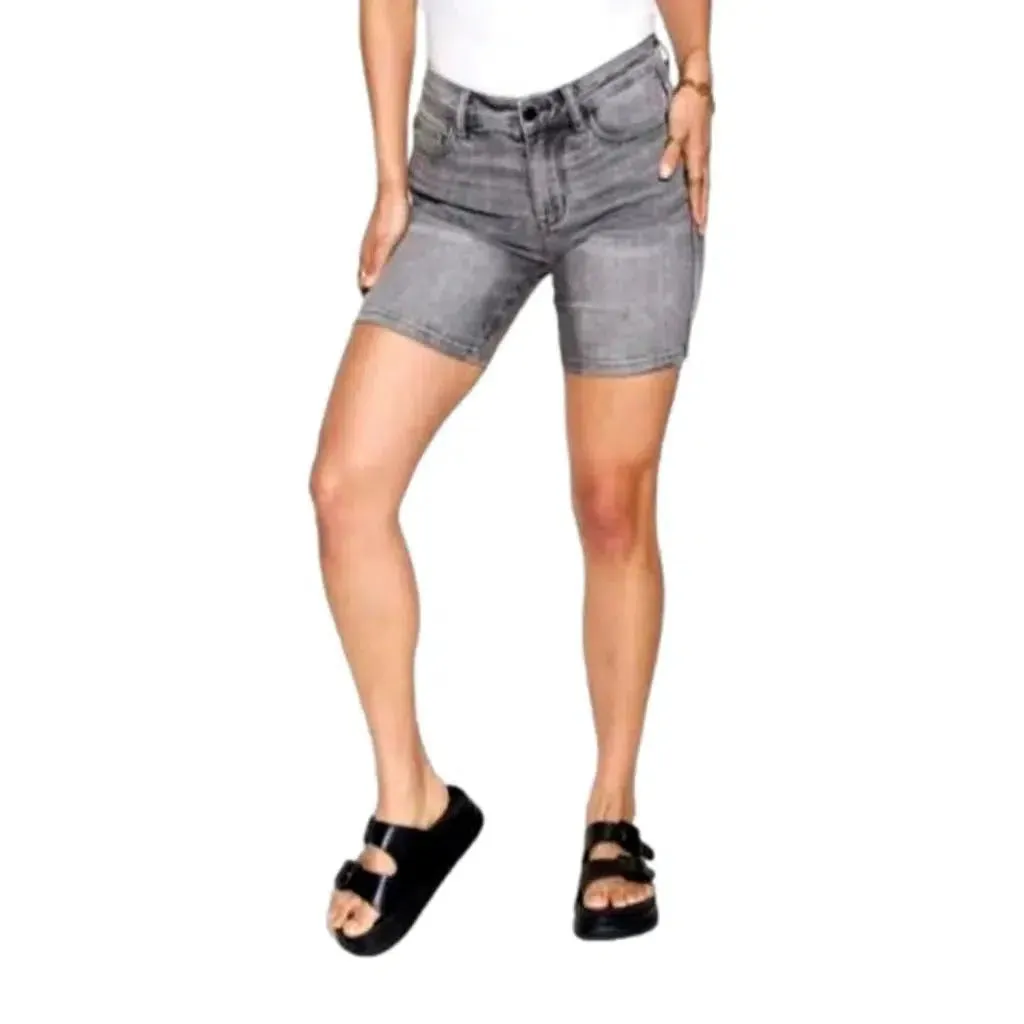 High-waist grey jean shorts for ladies