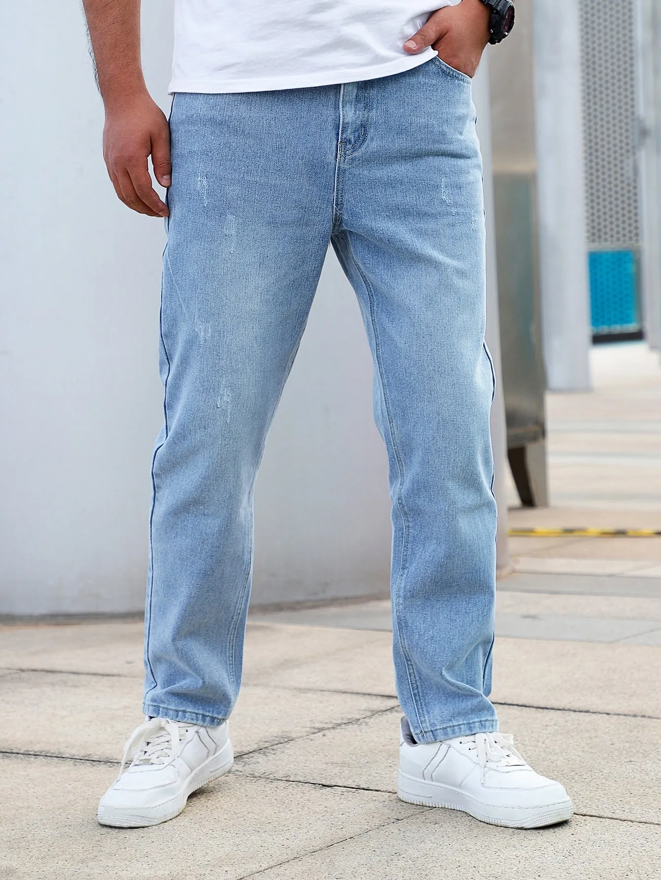 Men Solid Slim Straight Jeans